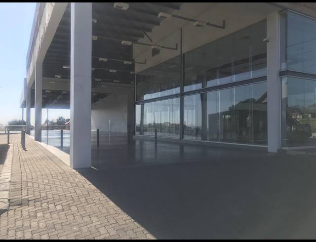 3,050M² SHOWROOM TO LET IN WATERVAL EAST